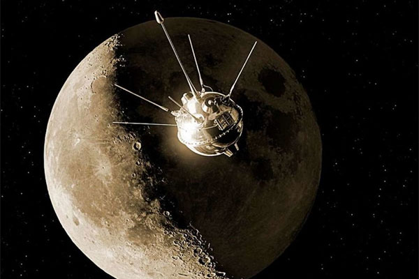 «Луна-1» — первая искусственная и комета, и планета?