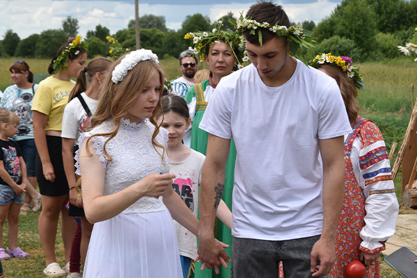 «Родник любви» – традиционное мероприятие на родине Юрия Гагарина в День семьи, любви и верности
