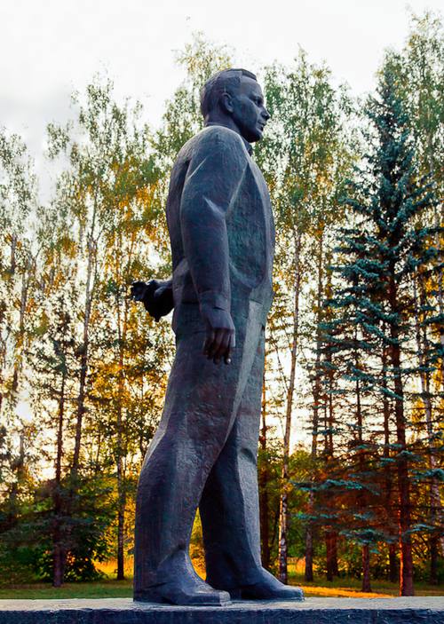 Памятник Гагарину в Звёздном Памятник Гагарину в Звёздном