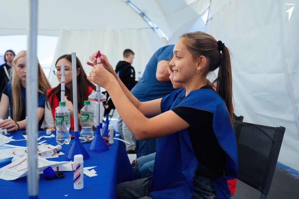 Звезда Гагарина oQS-EsahCuTobyq60Bfvkqbzw_BnLHBpJl4RygTpYI3GTFXf-6qGarcTHc1jmQgsFclhEZa-rrlOjnYH40GvvYOm-gigapixel-standard-width-1000px.jpg