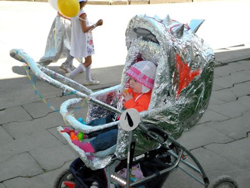 Коляска В серебряной фольге Коляска В серебряной фольге