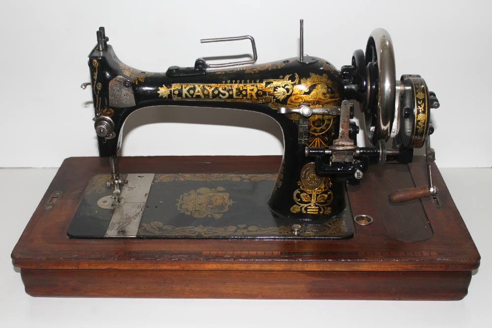 Швейная машина KАYSER. Из фондов ФГБУК Музей-заповедник Ю.А. Гагарина Швейная машина KАYSER. Из фондов ФГБУК Музей-заповедник Ю.А. Гагарина PIXEL.jpeg