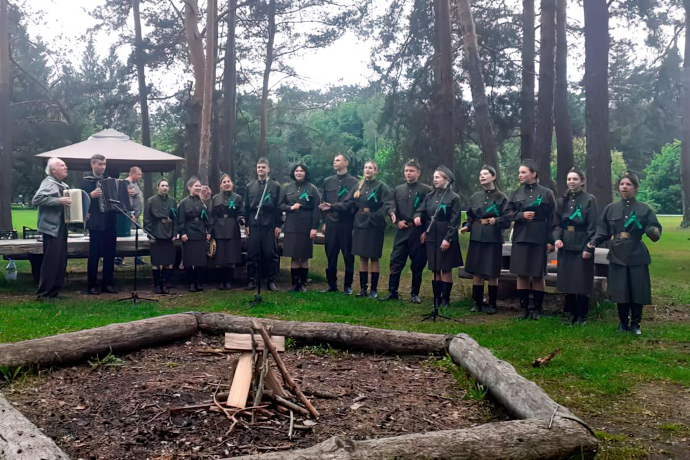 Шумел сурово Брянский лес…