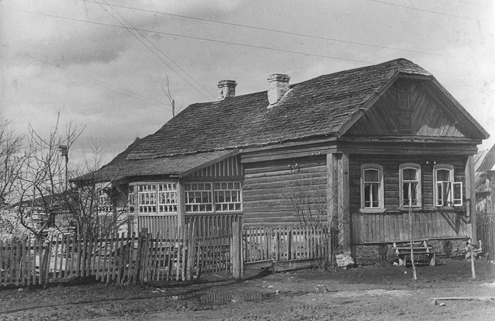 Дом семьи Гагариных, построенный в селе Клушино и перевезённый после войны в Гжатск