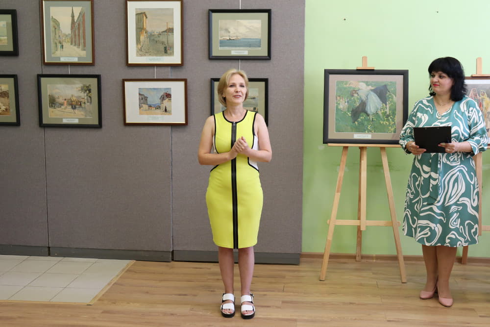 Тему роли искусства в жизни человека директор МБУДО «Гагаринской детской художественной школы» продолжила Наталья Владимировна Буц. 