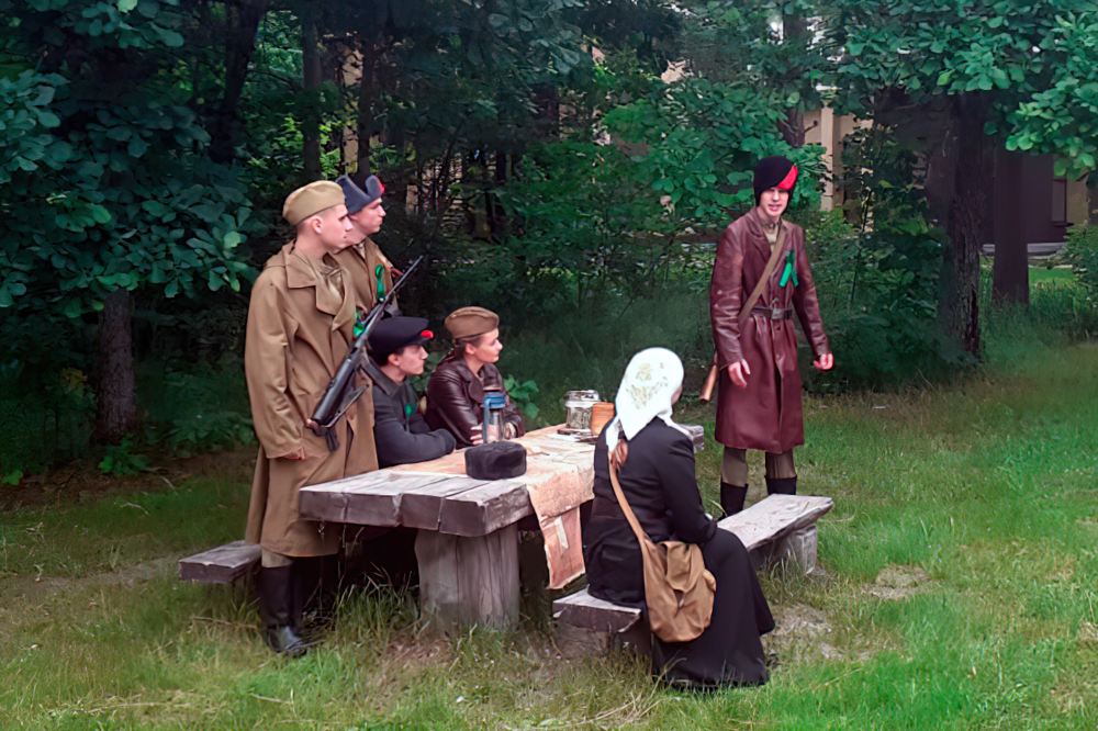 Шумел сурово Брянский лес…