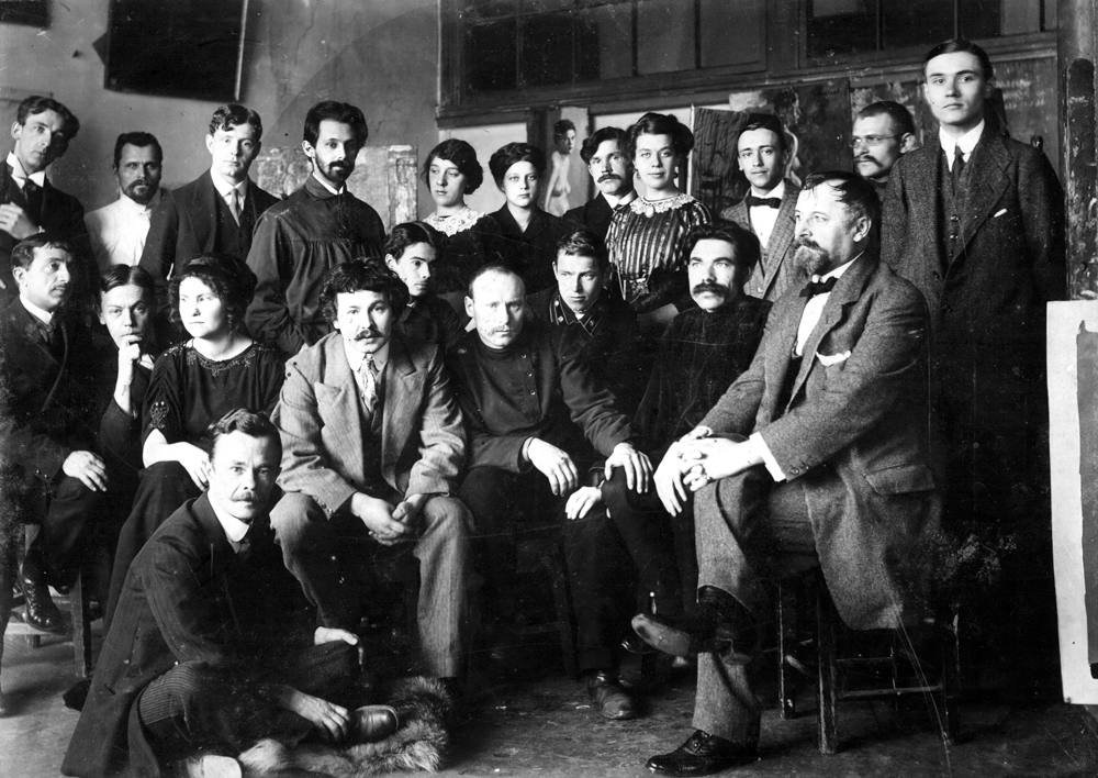 Курс К.А. Коровина. Михаил Жуков (верхний ряд, 1-й слева). г. Москва, 1913г. ФГБУК «Музей-заповедник Ю.А. Гагарина».-gigapixel-standard-width-1000px.jpeg