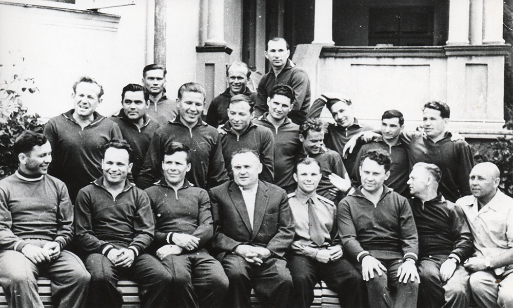 Члены первого отряда космонавтов в гостях у С.П. Королева на даче Явейная