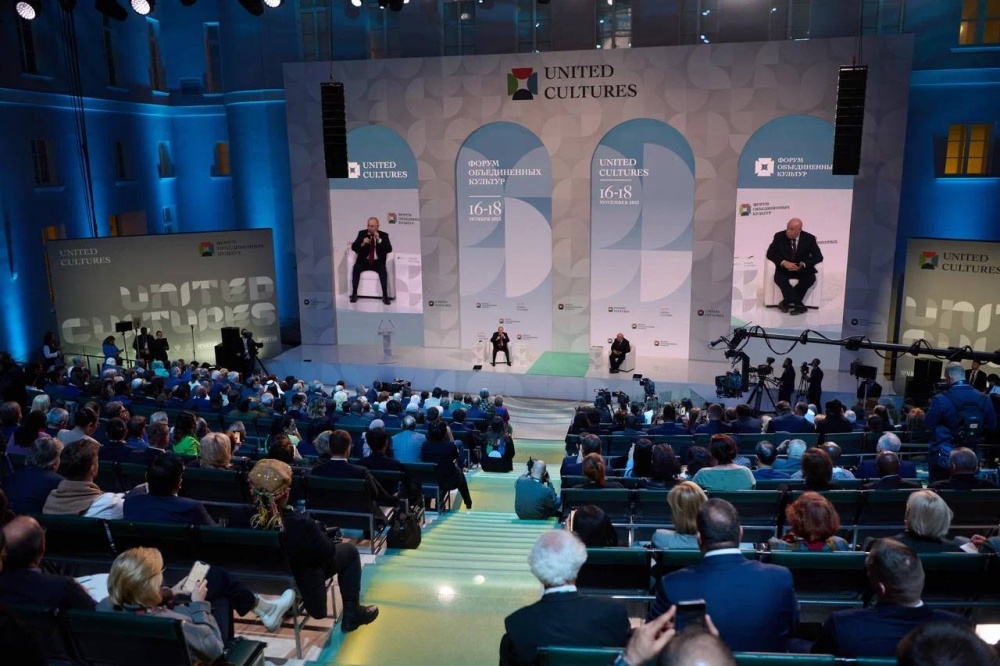 Президент России Владимир Владимирович Путин принял участие в пленарном заседании Форума объединенных культур