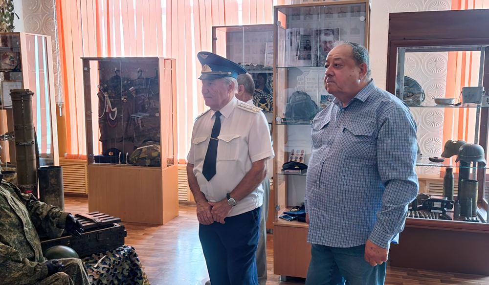 В музее имени Г. Титова В музее имени Г. Титова