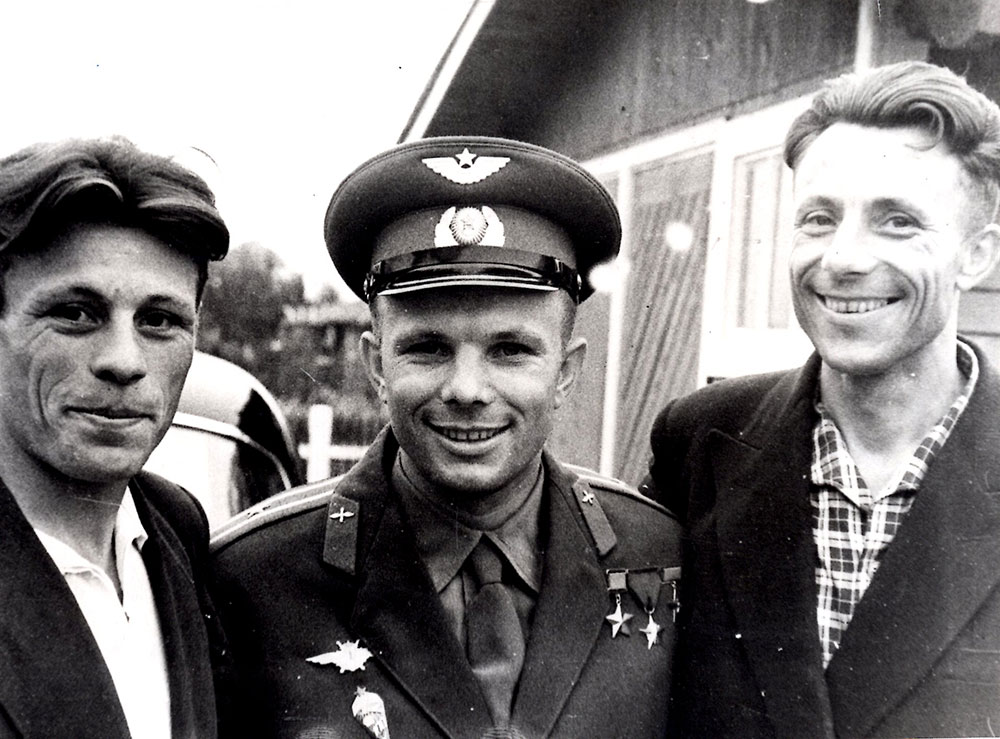 Ю.А. Гагарин с братьями Борисом и Валентином. г. Гжатск, 1961 год