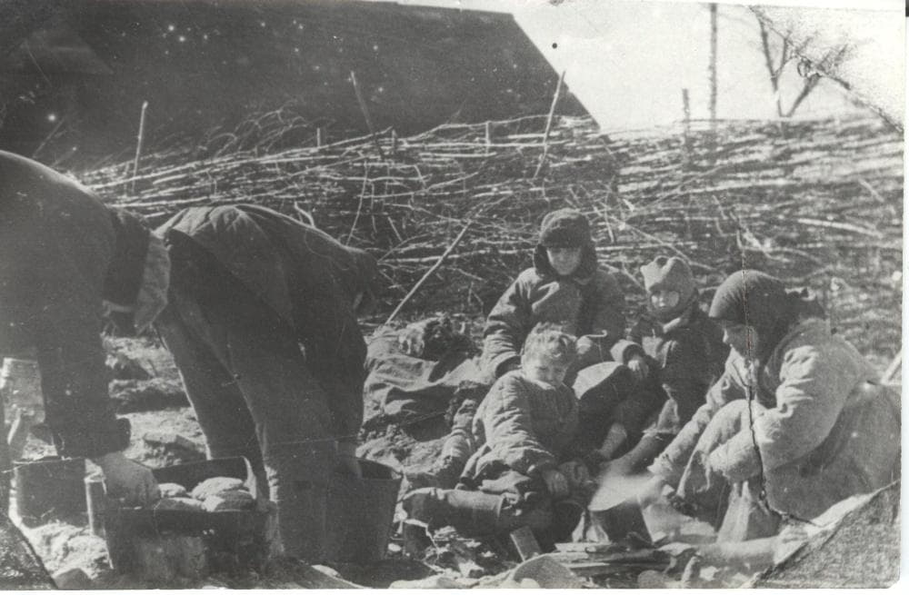 Семья осталась без крова. Д. Драчево, 1943 г.