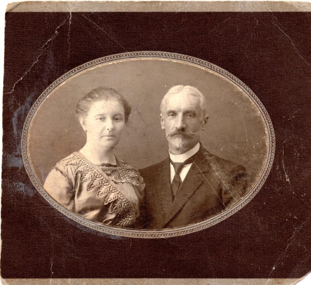 1. Павел и Лидия Миловановы. г. Гжатск, 8 мая 1913 года..jpg