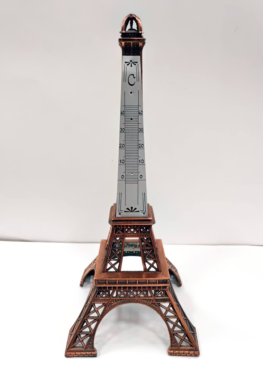 Макет Эйфелевой башни. (Из фондов ФГБУК «Музей-заповедник Ю.А. Гагарина) 1 PIXEL.jpg