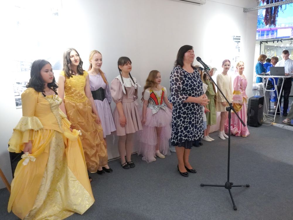 Выставка «Искусство быть ребёнком» открылась