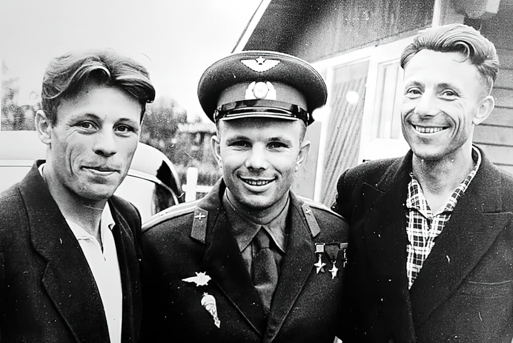 Братья Гагарины.jpg