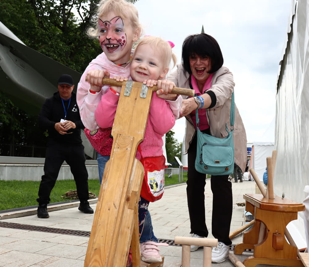 Самокат ФОТО САМОКАТ семья PIXEL.jpg