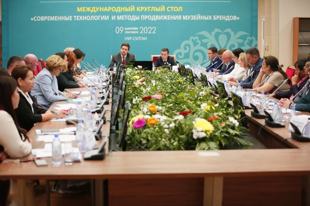 Круглый стол 3.jpg