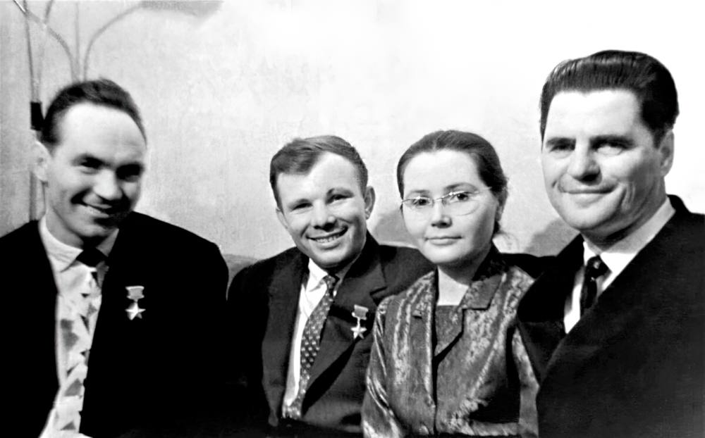 Георгий Мосолов, Юрий Гагарин, Валентина Гагарина и Юрий Гарнаев. 1960-е годы Георгий Мосолов, Юрий Гагарин, Валентина Гагарина и Юрий Гарнаев. 1960-е годы