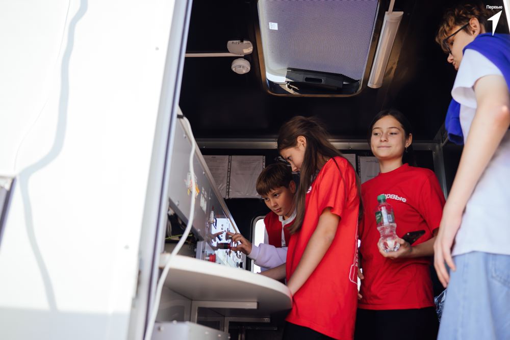 Звезда Гагарина 8gEJu6DZzAT9tuoZrzC_tLMqS_xsfusGZF78XHERzxHWuvx0TOppcVuGVQzob_KDcIH5kGfnheqOHEVwhlkaETvH-gigapixel-standard-width-1000px.jpg