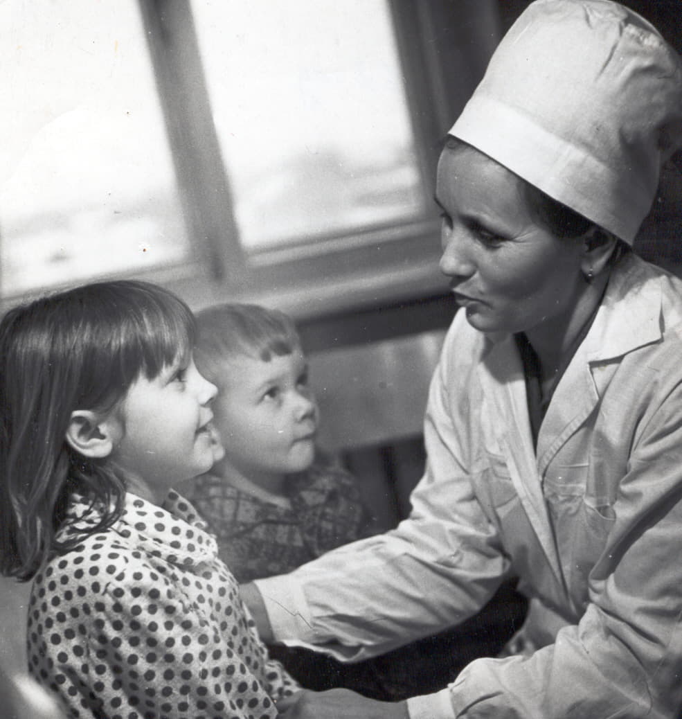  З.А. Бруевич – медицинская сестра детского отделения районной больницы. 1968г. 