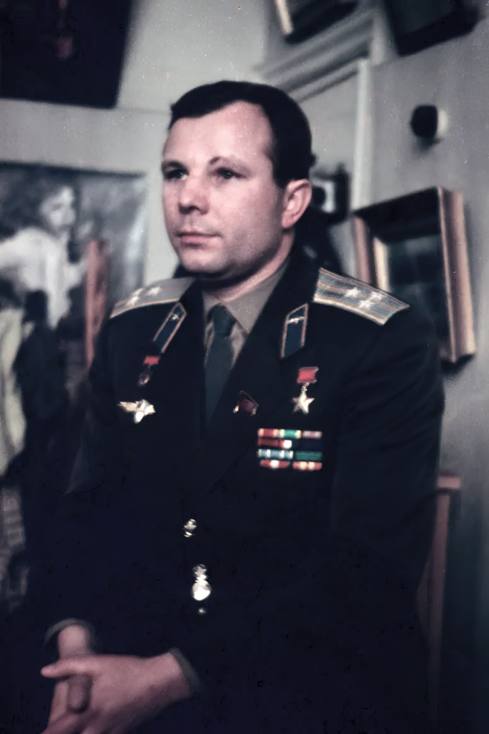 Ю.А. Гагарин во время написания портрета в мастерской А.И. Плотнова на Масловке. 2 февраля 1965 г