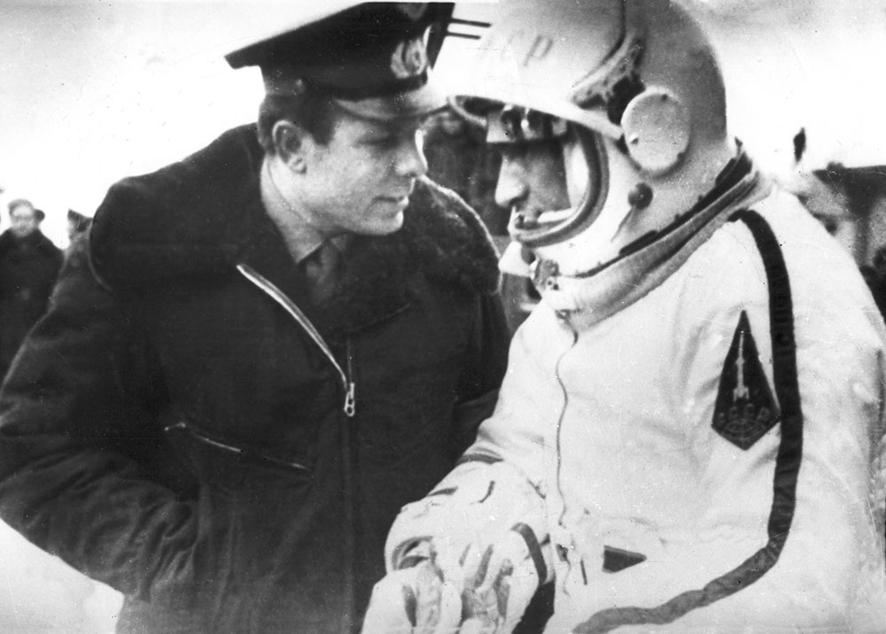 Последние напутствия П.И. Беляеву перед стартом КК «Восход-2». Байконур, 1965 год.