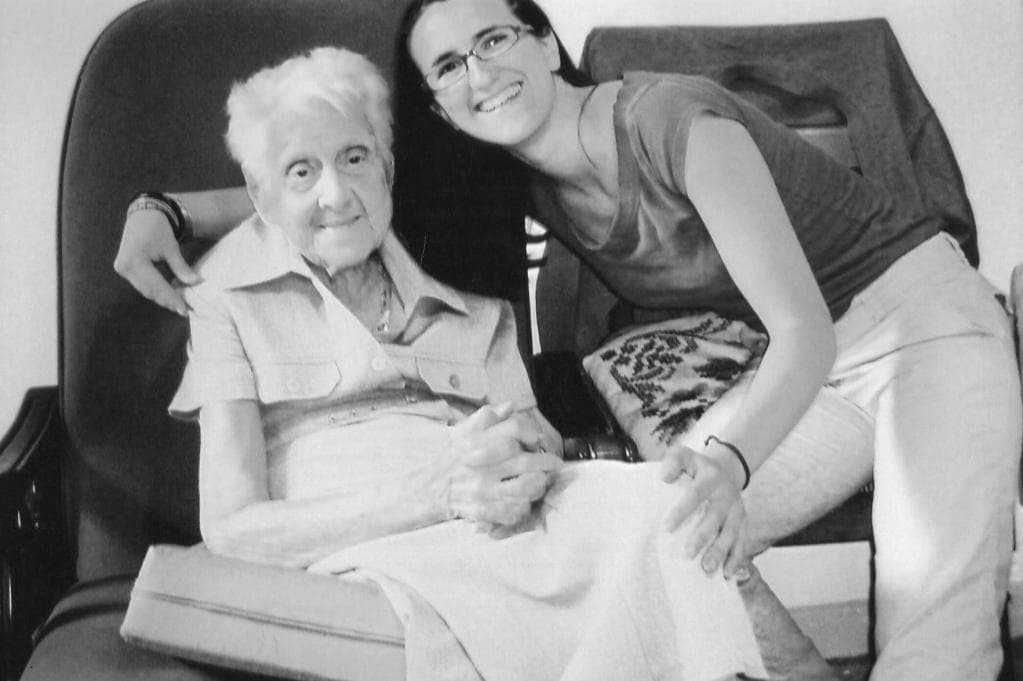 5. Рене с внучкой Кларой. г. Ним (Франция), 2006 год..jpg