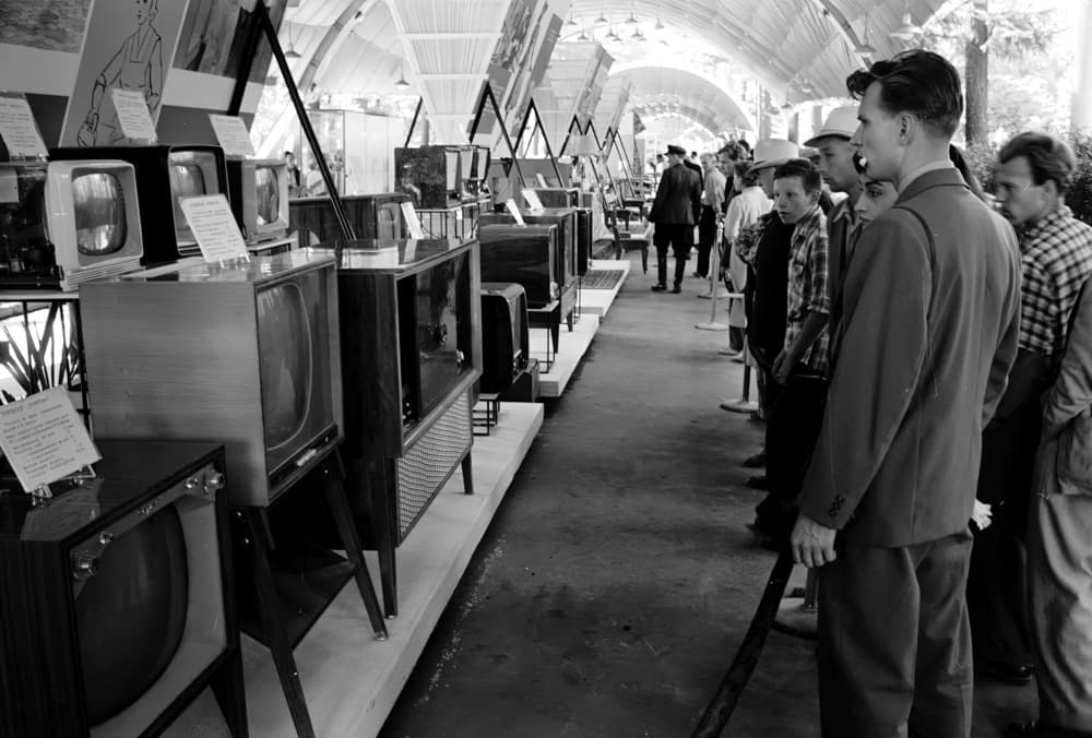 Продажа радио и телеприёмников. 1960-е годы. 1. Продажа радио и телеприёмников. 1960-е годы.-gigapixel-standard-width-1000px.jpeg