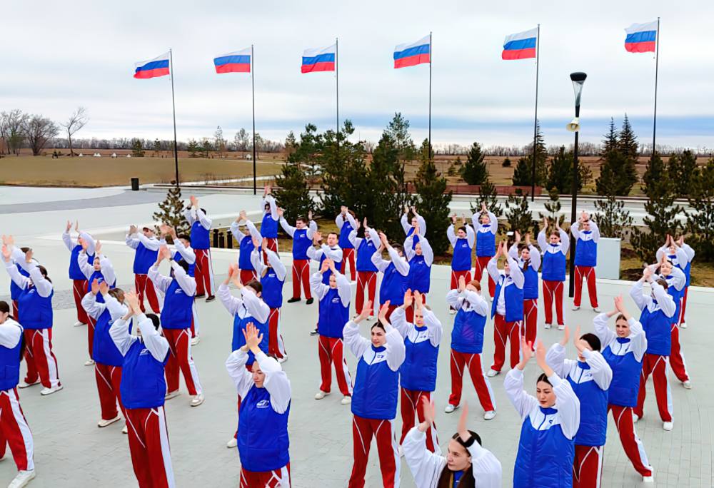 Танцевальный флешмоб «Я, ты, он, она – вместе целая страна!»