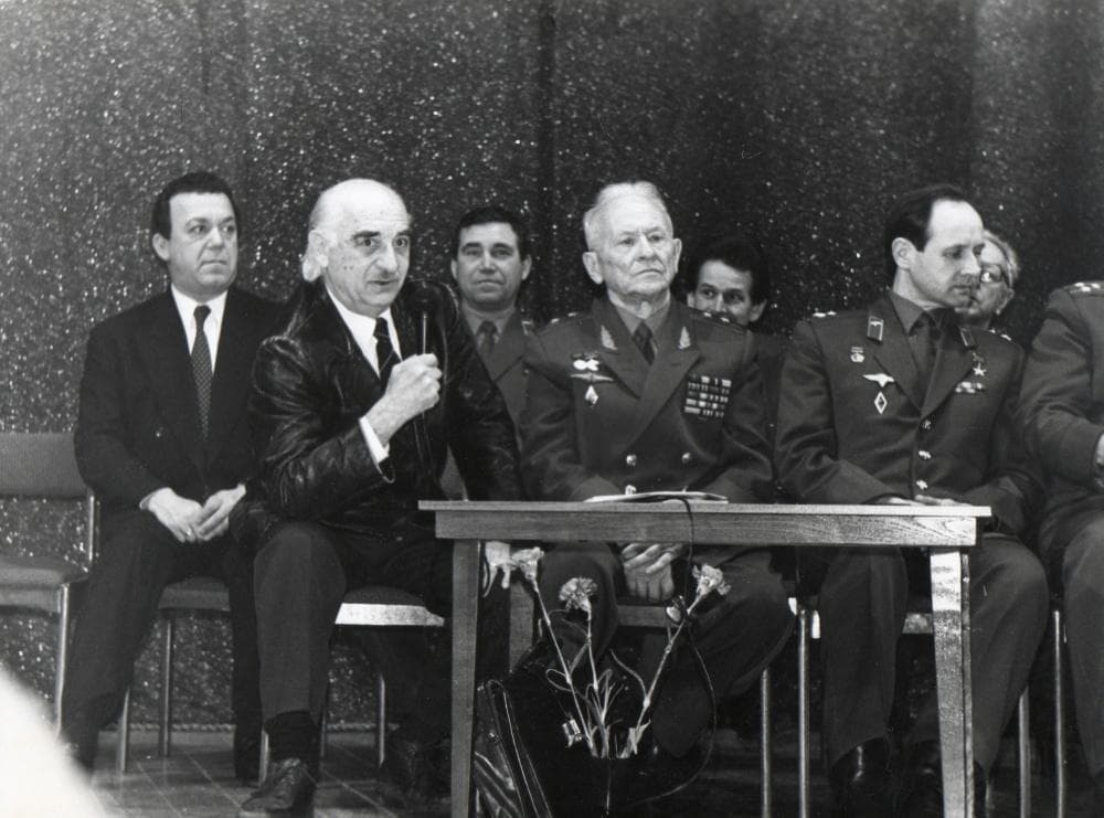 В президиуме Гагаринских чтений И.Д. Кобзон, В.Г. Волович, С.М. Белоцерковский, А.П. Арцебарский. г. Гагарин, 1993 год..jpg