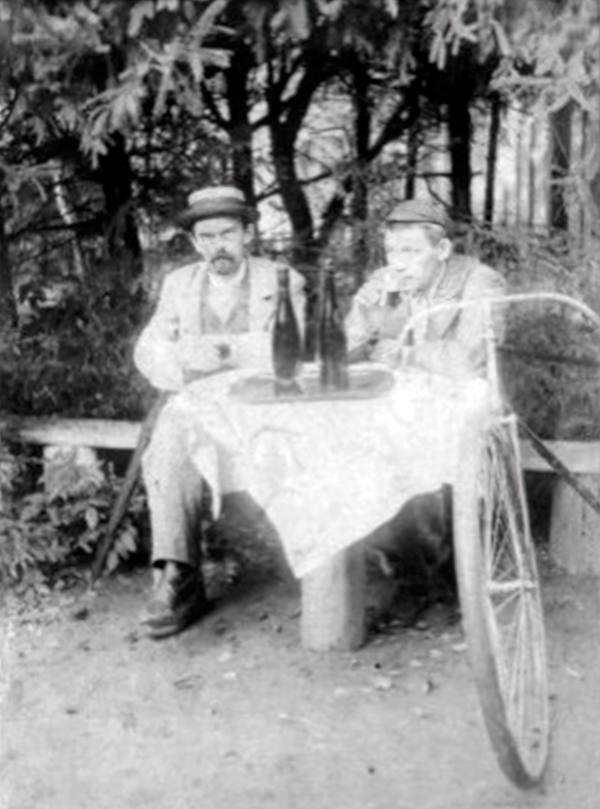 Фото (копия) сюжетное. С.Н. Шапошников (слева) и И.Н. Павлинов (справа). До 1917 г. Автор неизвестен. Из фондов ФГБУК «Музей-заповедник Ю.А. Гагарина» Рисунок1-gigapixel-standard-width-600px.jpg