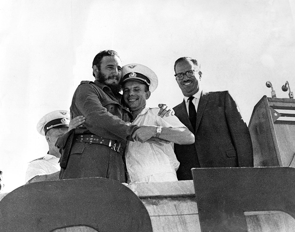 Во время пребывания советского Героя на Кубе. Фидель Кастро, Юрий Гагарин, Освальд Дортикос. Гавана. 1961 год.