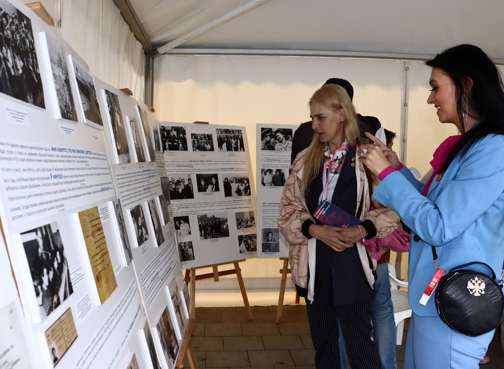 Выставка «Служили два товарища» ФОТО смотрим ВЫСТАВКУ ИТАЛИЯ PIXEL.jpg