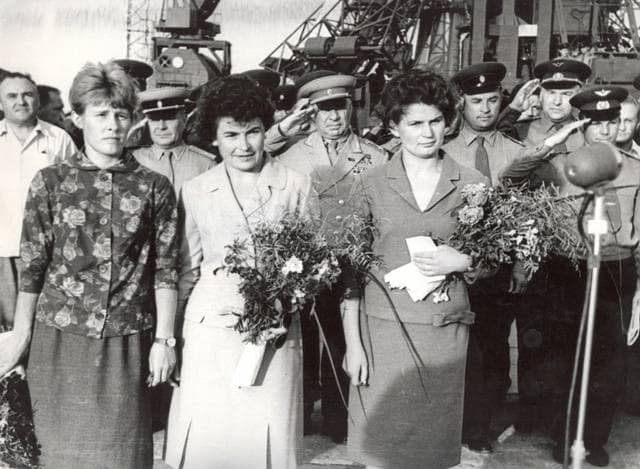 Валентина Пономарёва, Ирина Соловьёва, Валентина Терешкова. Байконур, 1963 год.jpg