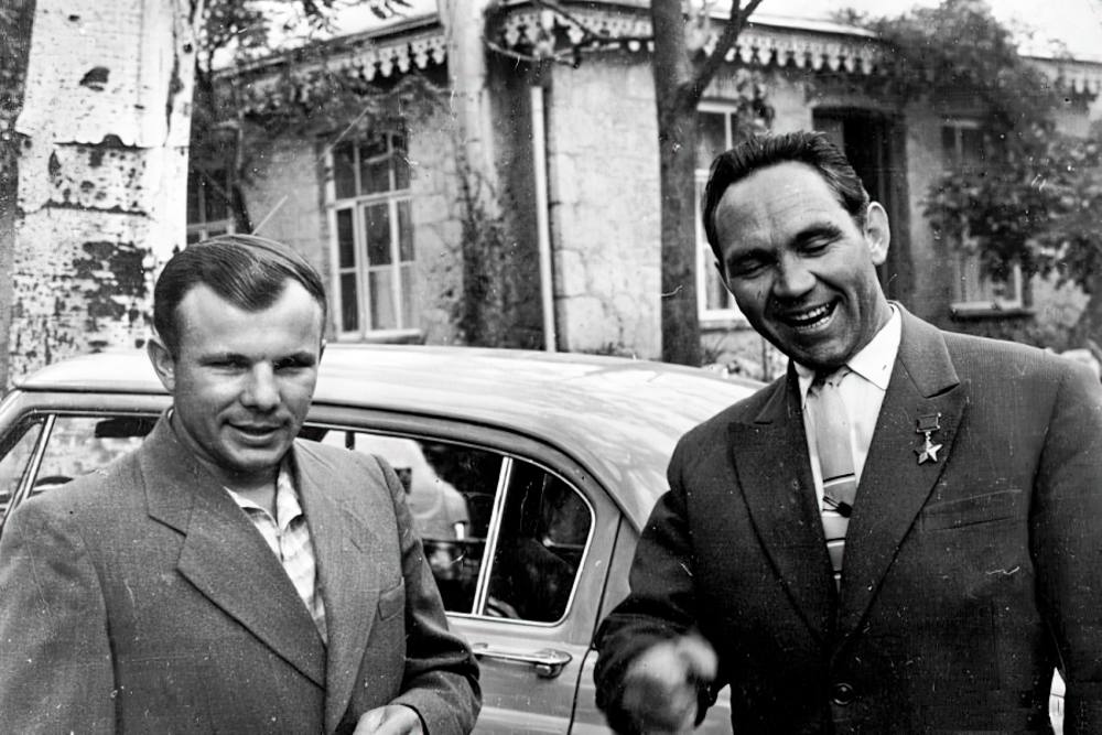 Юрий Гагарин и Георгий Мосолов Юрий Гагарин и Георгий Мосолов