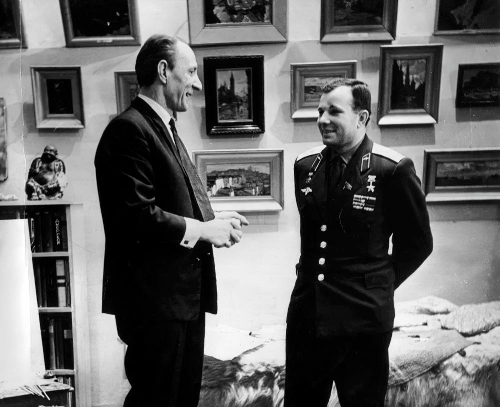 А.И. Плотнов и Ю.А. Гагарин в мастерской на Масловке 1965 год