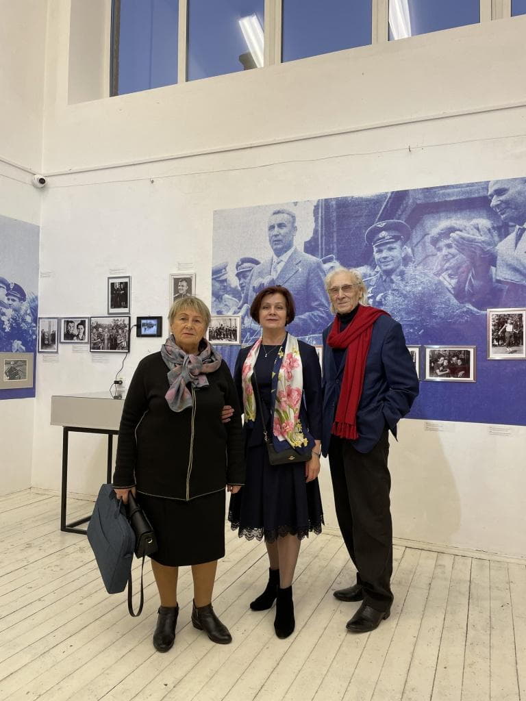 В Минске стартовал выставочный проект "Ждите нас, звезды!" 4.jpg