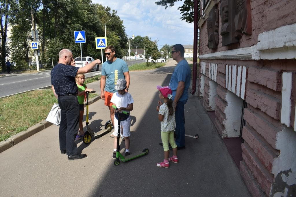 С Гагариным на самокате С Гагариным на самокате