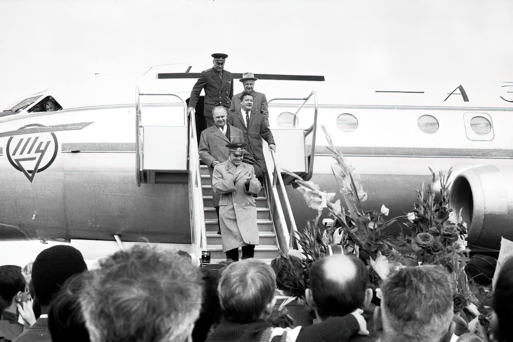 Встреча первого космонавта в аэропорту Ле Бурже (фото из открытых источников. Фото Федора Рыбко) Визиты Юрия Гагарина во Францию