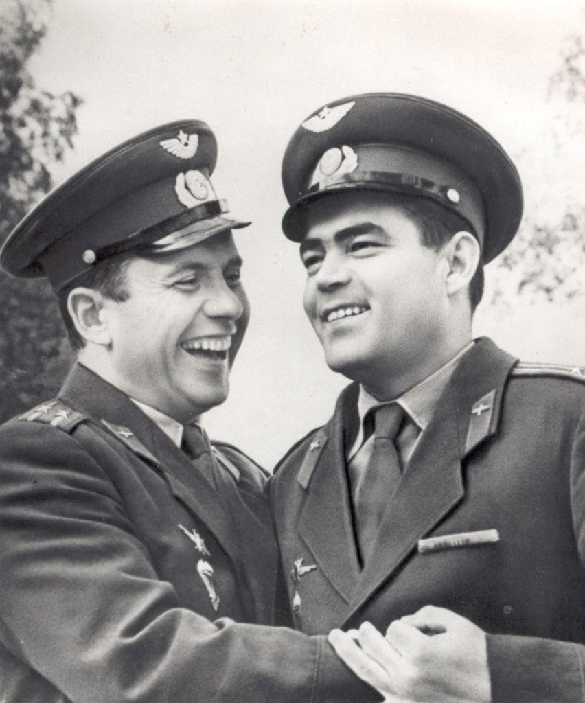 Летчики-космонавты СССР П. Р. Попович и А. Г. Николаев. 1960-е годы