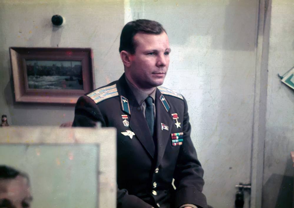 Ю.А. Гагарин в мастерской А.И. Плотнова на Масловке. 1965 год