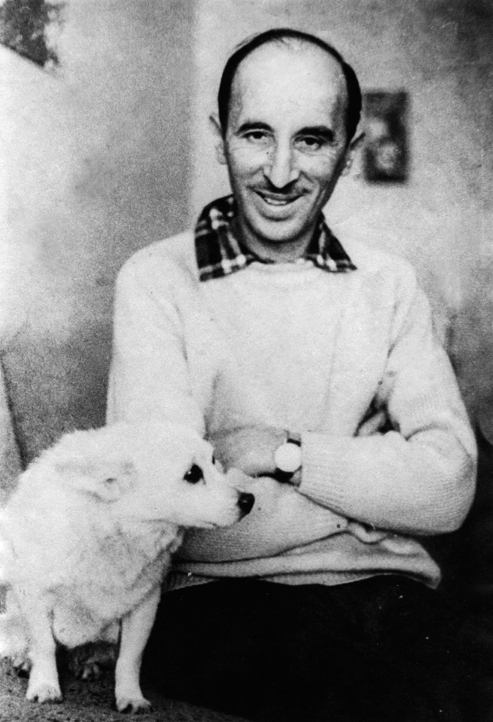 4.О.Г. Газенко с собакой Жулькой PIXEL -standard-width-1000px.jpg