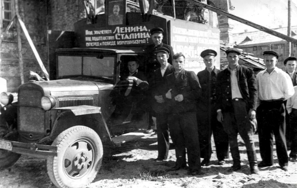 Первая кинопередвижка в Гжатском районе, г. Гжатск, 1950г. Фото из фондов ФГБУК «Музей-заповедник Ю.А. Гагарина». 9-gigapixel-standard-width-1000px.jpg