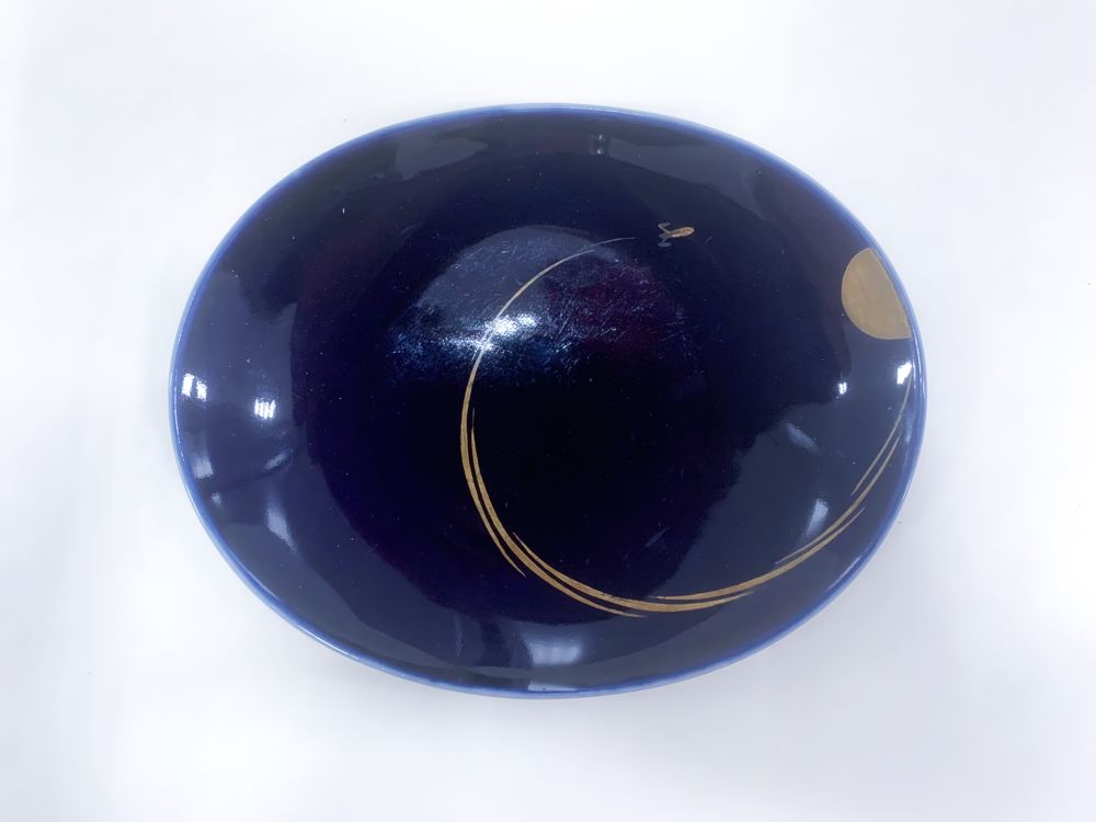 Тарелка «Космос». 1960-е гг. Фарфор, заводское производство СССР, РСФСР, город Ленинград, Ленинградский фарфоровый завод Тарелка «Космос». 1960-е гг. Фарфор, заводское производство СССР, РСФСР, город Ленинград, Ленинградский фарфоровый завод