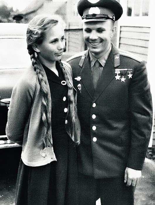 Юрий Гагарин с племянницей Тамарой