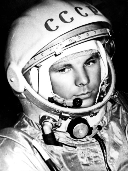 Фото. Юрий Гагарин перед стартом.1961 год. (Из фондов ФГБУК «Музей-заповедник Ю.А. Гагарина»). Фото. Юрий Гагарин перед стартом.1961 год. (Из фондов ФГБУК «Музей-заповедник Ю.А. Гагарина»).