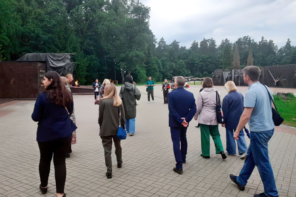 Шумел сурово Брянский лес…