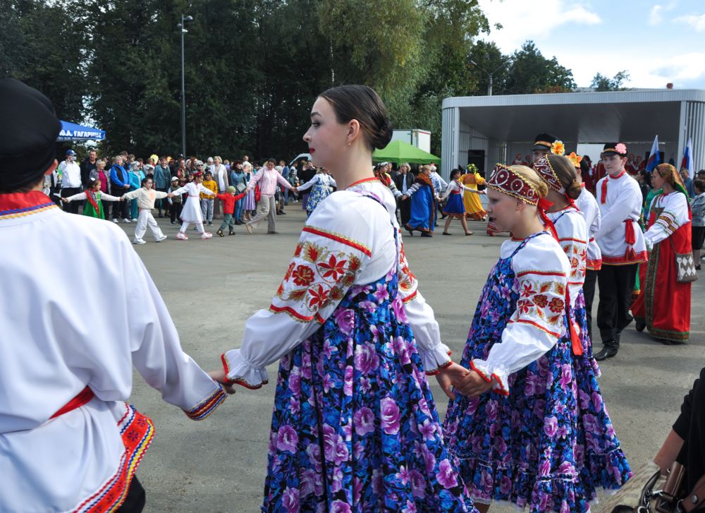 Шире круг Шире круг