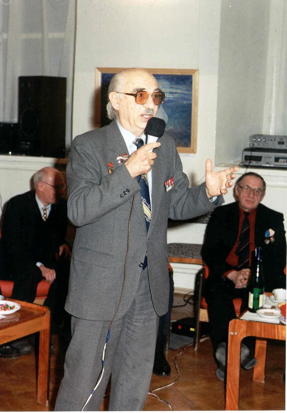 Виталий Георгиевич Волович во время выступления на Гагаринских чтениях. г. Гагарин, 1990-е годы..jpg